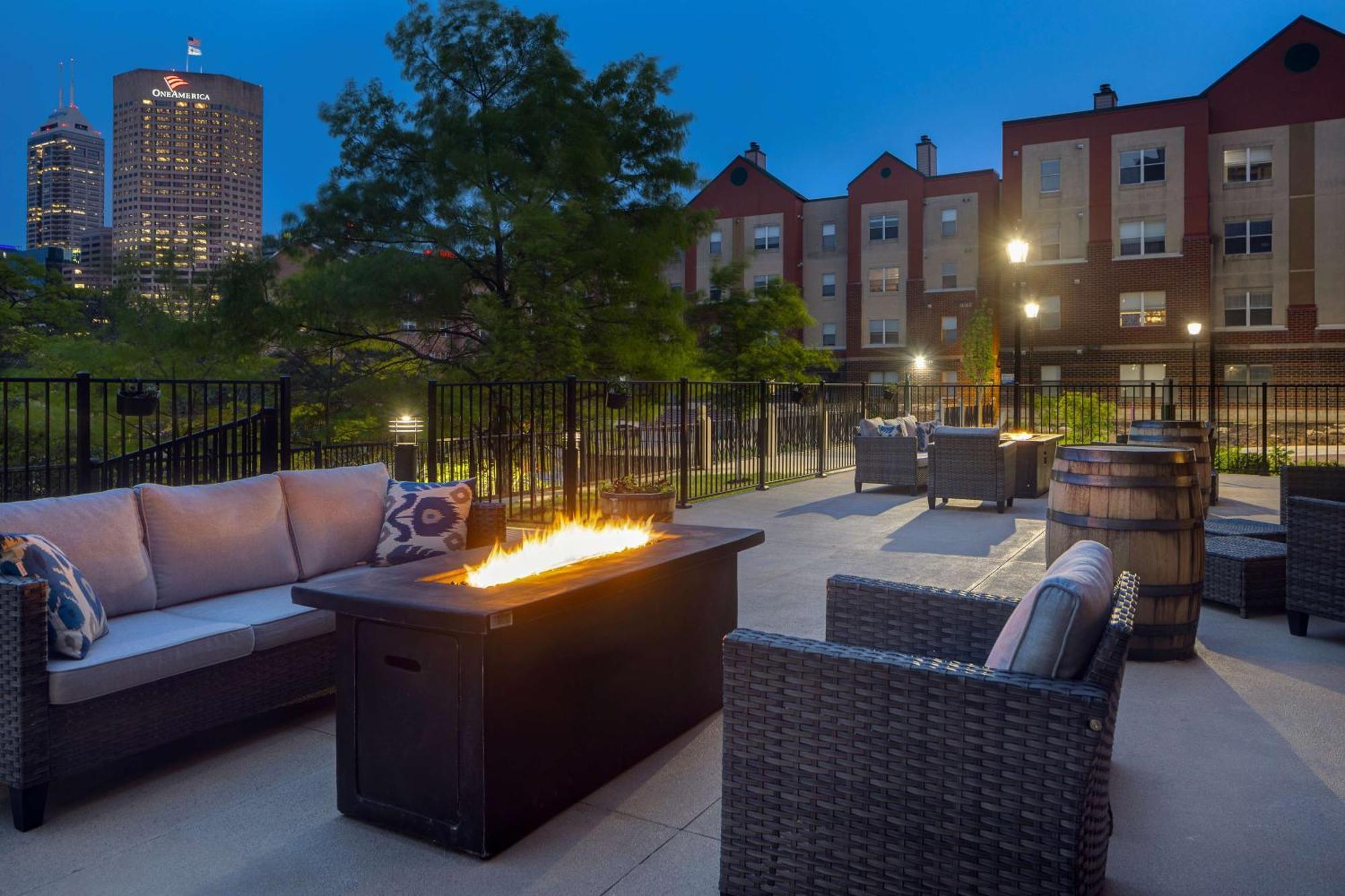 Homewood Suites By Hilton Indianapolis Downtown Iupui Exterior foto
